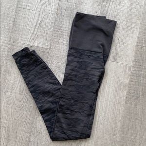 Assets by Spanx Dark Gray Camouflage Leggings